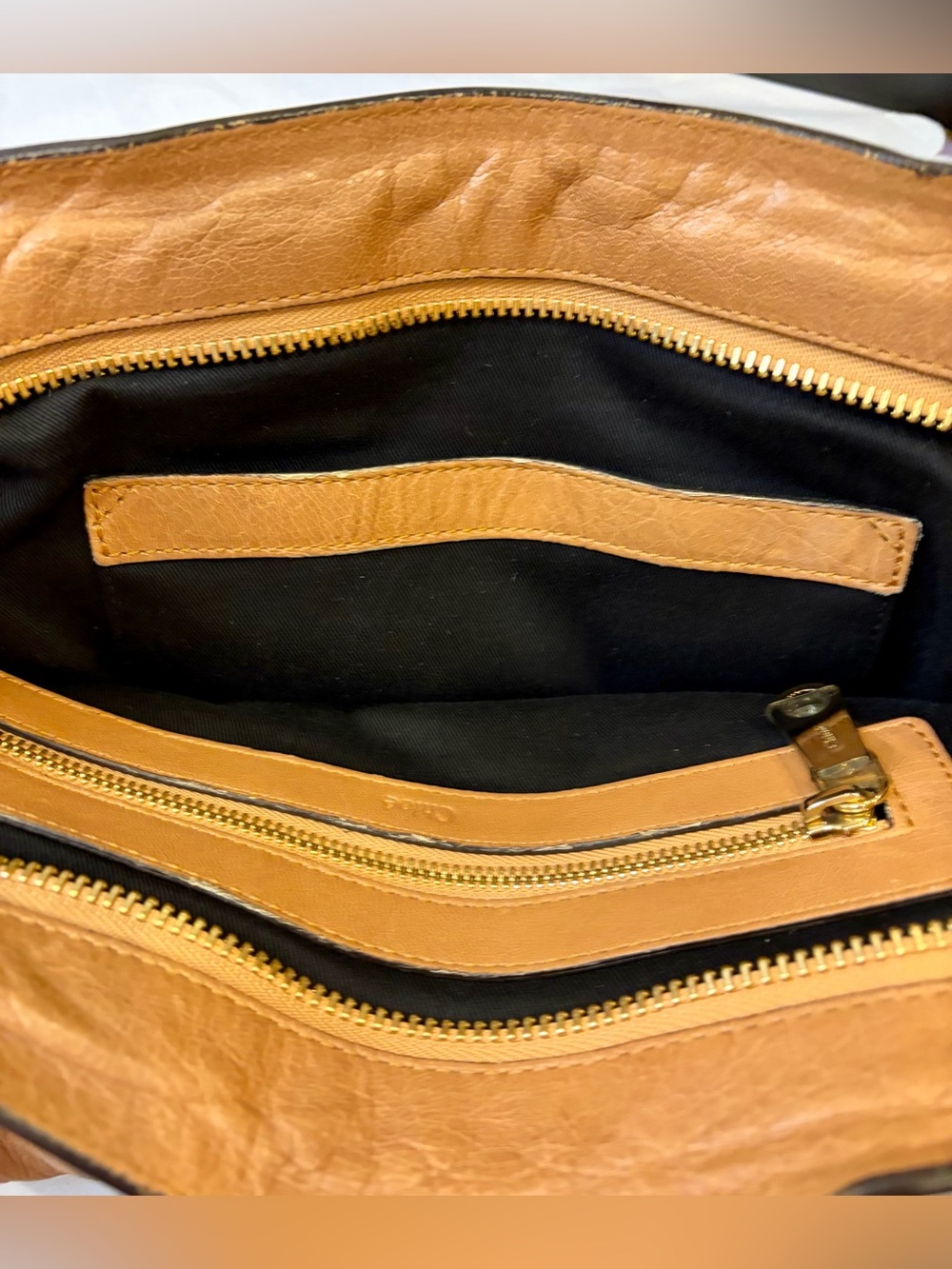 EUC!! CHLOÉ ETHEL Tan
Leather Satchel/Crossbody with Gold Hardware (Vintage) - Picture 10 of 16